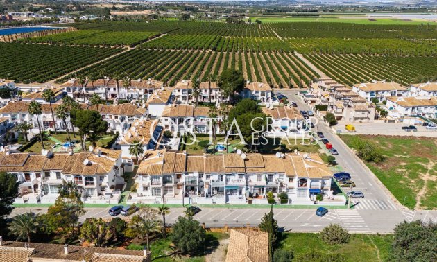 Resale - Villa -
Torrevieja - Lago Jardin