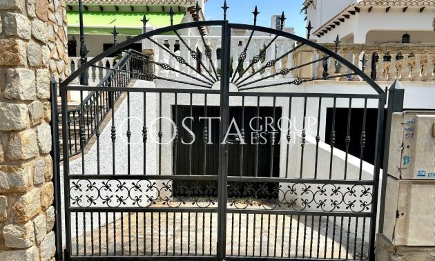 Herverkoop - Villa -
Orihuela - La Zenia