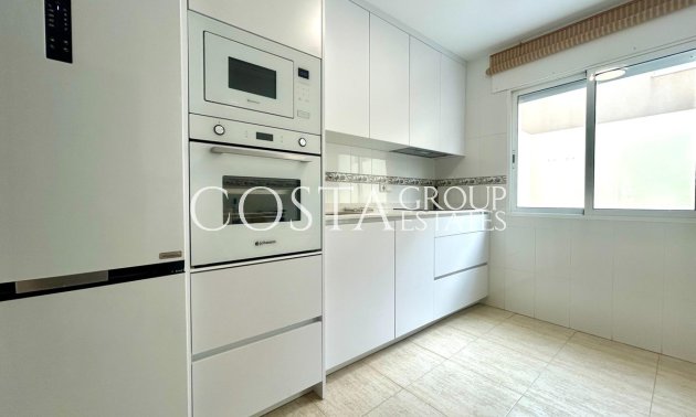 Resale - House -
Orihuela - Campoamor