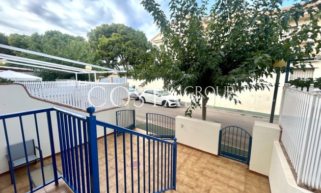 Resale - House -
Orihuela - Campoamor