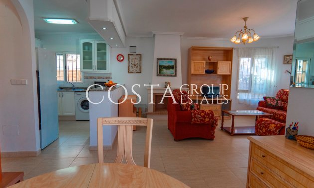 Revente - Villa -
Urbanización El Raso