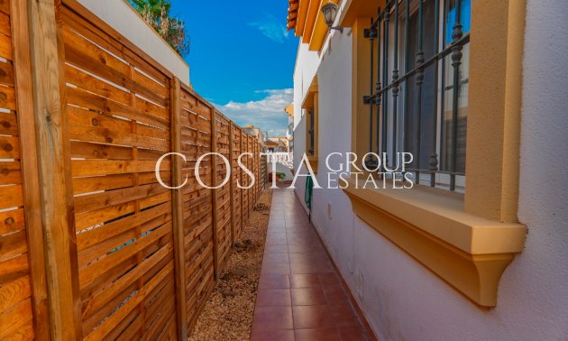 Revente - Villa -
Urbanización El Raso