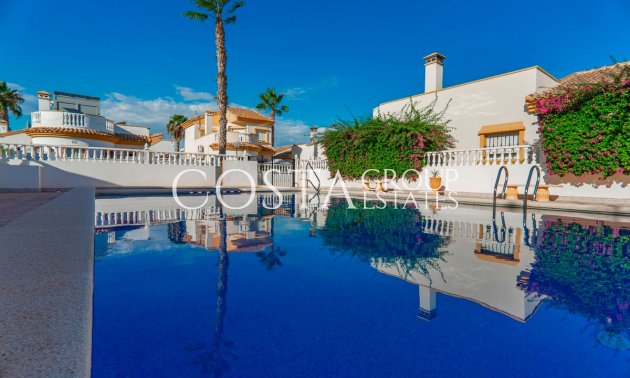 Revente - Villa -
Urbanización El Raso