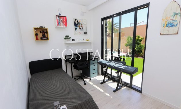 Odsprzedaż - Willa -
Orihuela - La Zenia