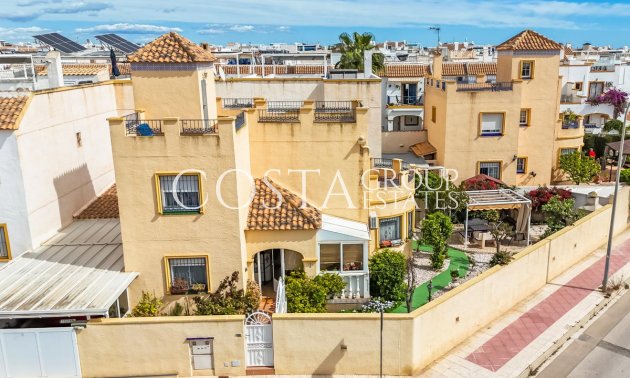 Revente - Maison -
Orihuela - Orihuela Costa