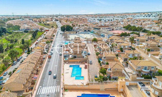 Herverkoop - Villa -
Torrevieja - Torrevieja Centro