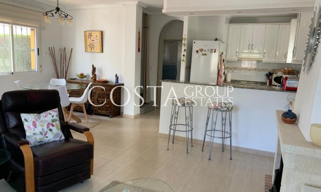 Herverkoop - Villa -
Urbanización El Raso