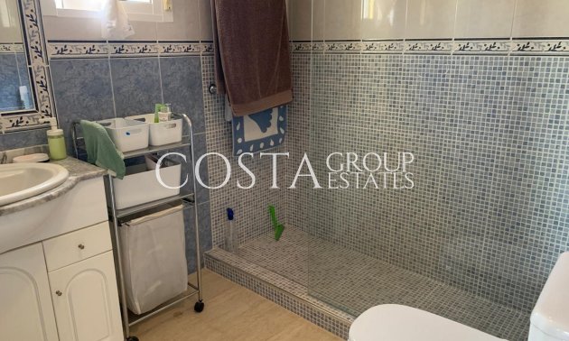 Herverkoop - Villa -
Urbanización El Raso