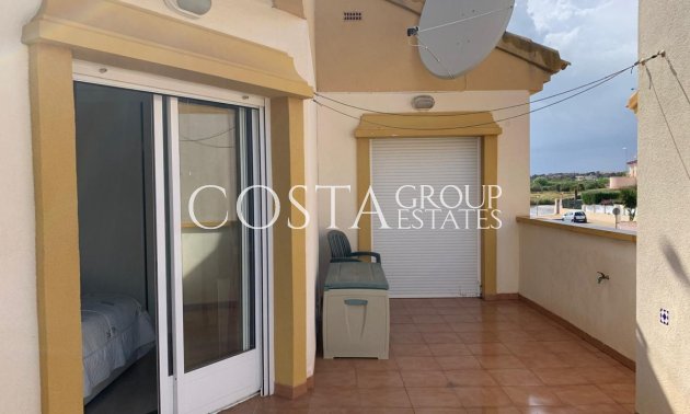 Herverkoop - Villa -
Urbanización El Raso