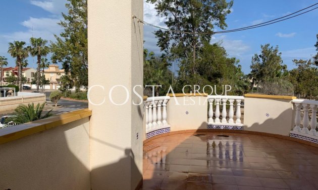 Herverkoop - Villa -
Urbanización El Raso