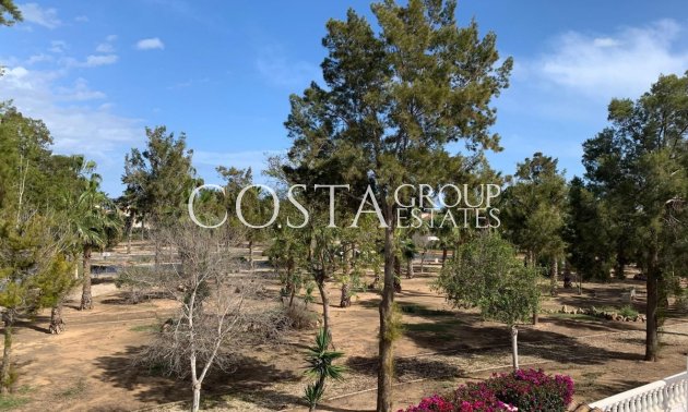 Herverkoop - Villa -
Urbanización El Raso