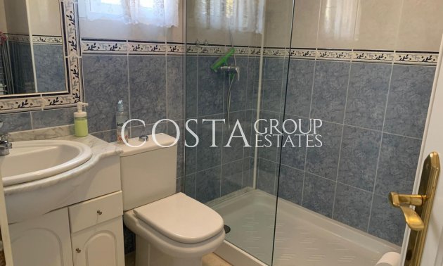 Herverkoop - Villa -
Urbanización El Raso