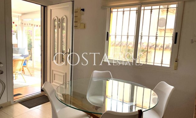 Herverkoop - Villa -
Urbanización El Raso