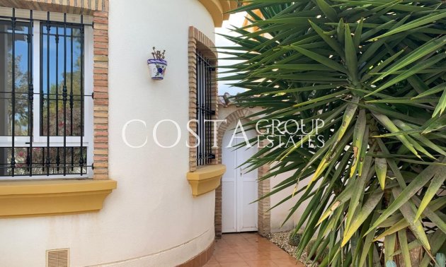 Herverkoop - Villa -
Urbanización El Raso