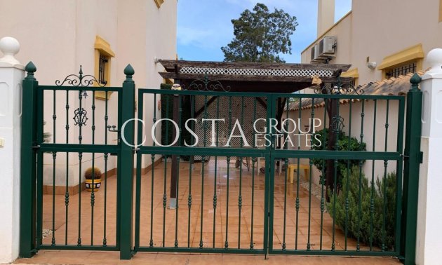 Herverkoop - Villa -
Urbanización El Raso