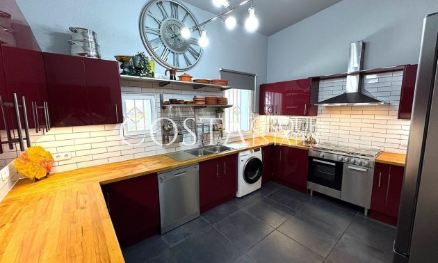 Herverkoop - Villa -
Lorca - Almendricos