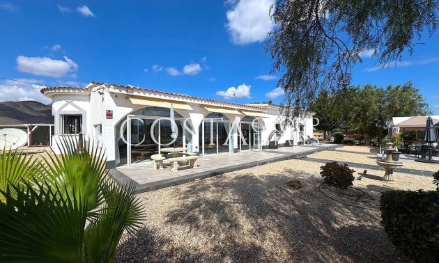 Herverkoop - Villa -
Lorca - Almendricos