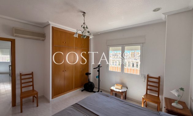 Wiederverkauf - Villa -
Orihuela - Orihuela Costa