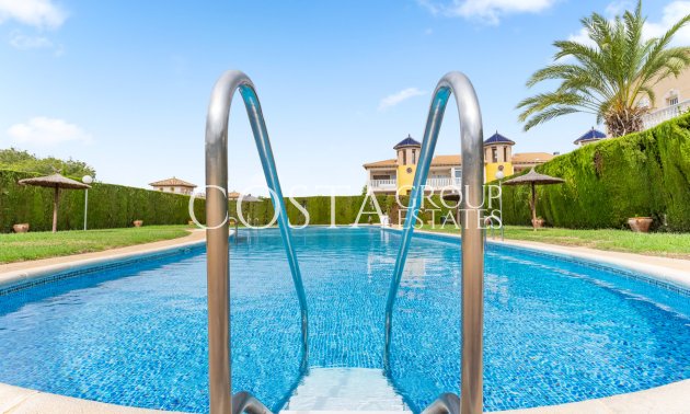 Odsprzedaż - Dom -
Orihuela - Villamartin