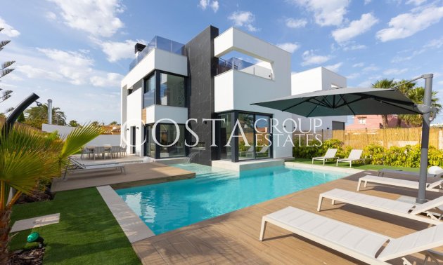 Herverkoop - Villa -
Torrevieja - Torrevieja Centro