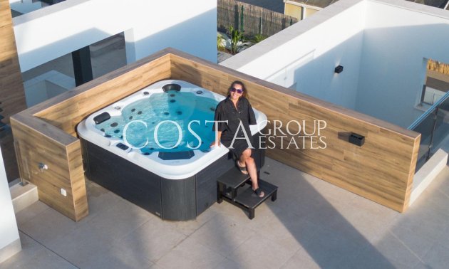 Herverkoop - Villa -
Torrevieja - Torrevieja Centro