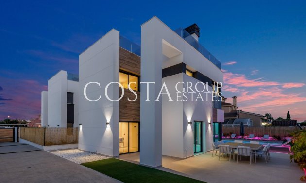 Herverkoop - Villa -
Torrevieja - Torrevieja Centro