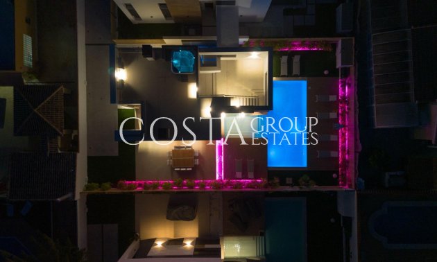 Herverkoop - Villa -
Torrevieja - Torrevieja Centro