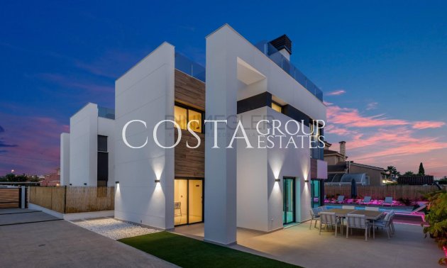 Revente - Villa -
Torrevieja - Torrevieja Centro