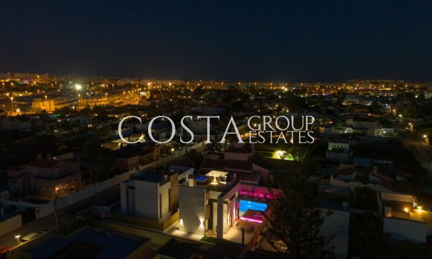 Revente - Villa -
Torrevieja - Torrevieja Centro