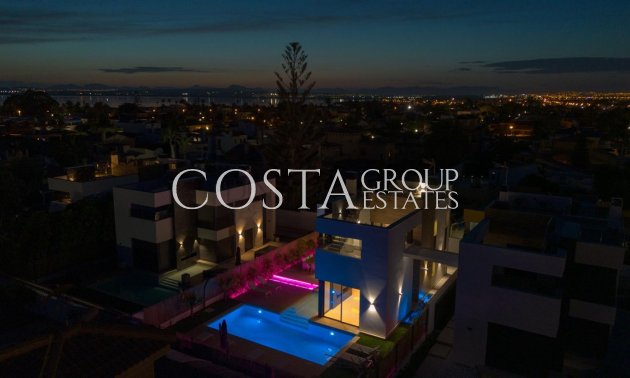 Revente - Villa -
Torrevieja - Torrevieja Centro