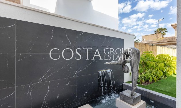 Revente - Villa -
Torrevieja - Torrevieja Centro