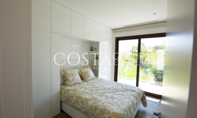 Resale - Villa -
Orihuela - Las Colinas Golf