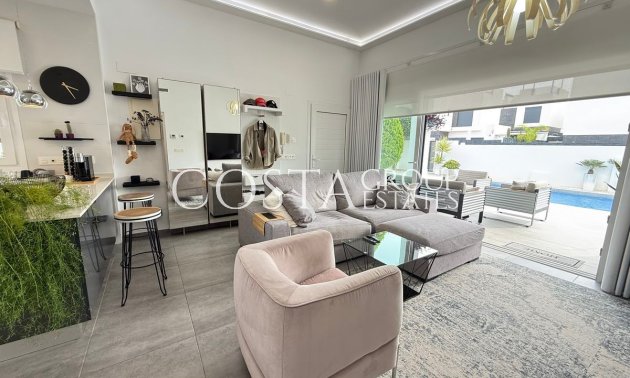 Wiederverkauf - Villa -
Benijofar