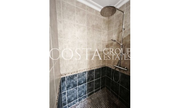 Wiederverkauf - Villa -
Alicante - Alicante Centro