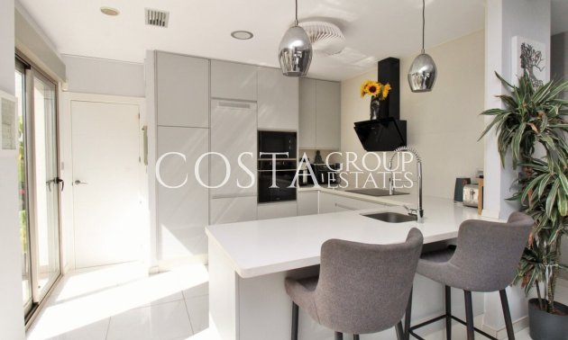 Resale - Villa -
Orihuela - Villamartin