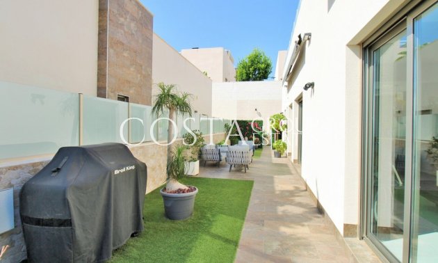 Resale - Villa -
Orihuela - Villamartin
