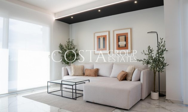 Nowy budynek - Willa -
Ciudad Quesada - Lo Marabú