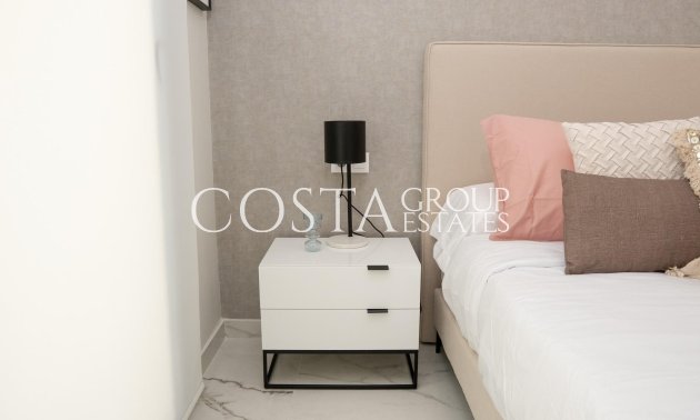 Nowy budynek - Willa -
Ciudad Quesada - Lo Marabú