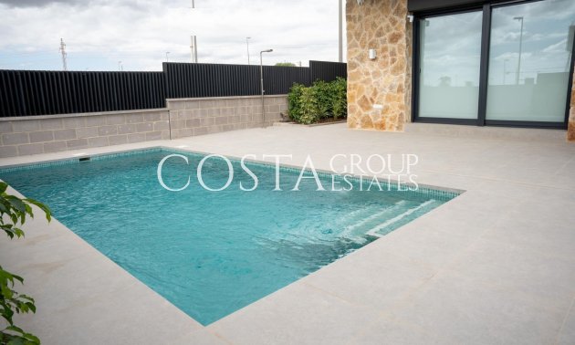 Nowy budynek - Willa -
Ciudad Quesada - Lo Marabú