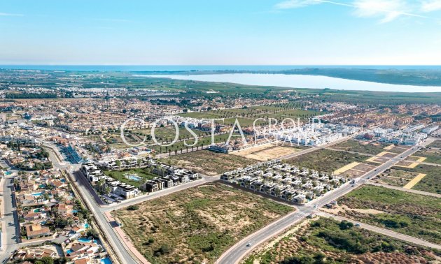 Nowy budynek - Willa -
Ciudad Quesada - Lo Marabú