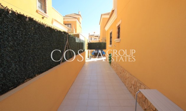 Herverkoop - Villa -
Guardamar del Segura - Guardamar del Segura Centro