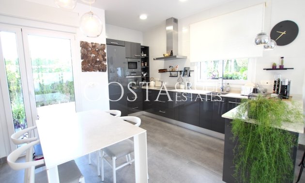 Resale - Villa -
Benijofar