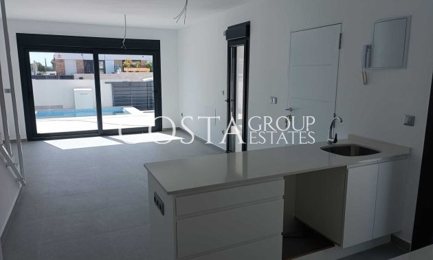 Neue Gebäude - Villa -
Daya Nueva