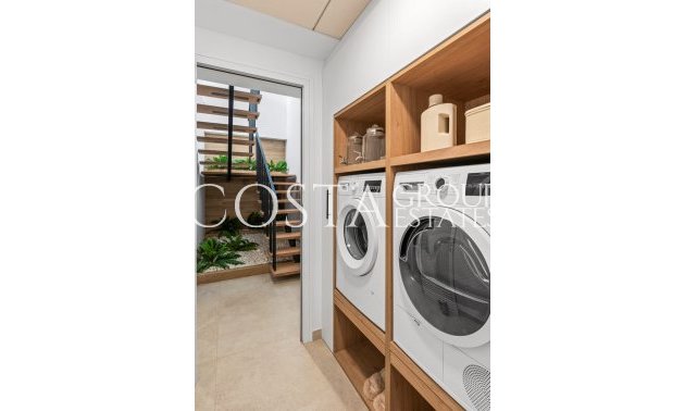 Neue Gebäude - detached -
Polop