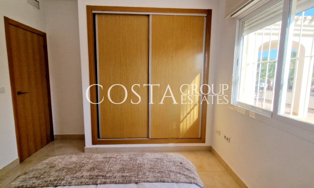 Neue Gebäude - detached -
Purias