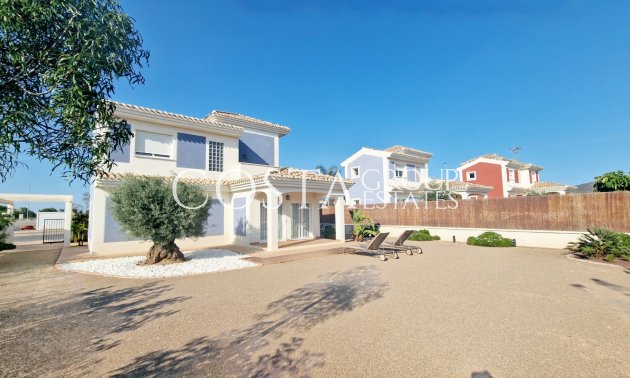 Neue Gebäude - detached -
Purias