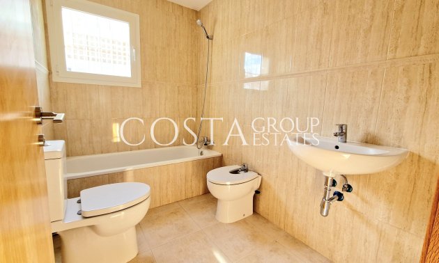 Neue Gebäude - detached -
Purias