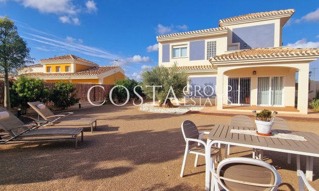 Neue Gebäude - detached -
Purias