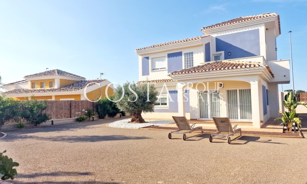 Neue Gebäude - detached -
Purias