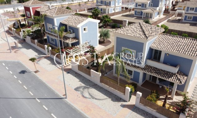 Neue Gebäude - detached -
Purias